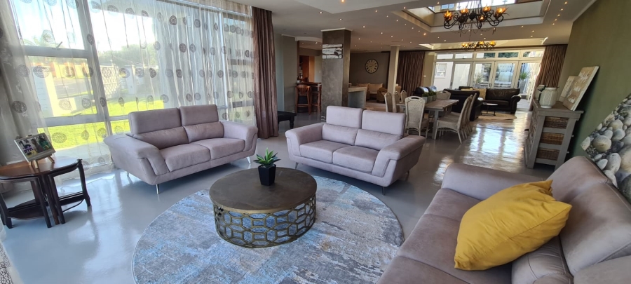 5 Bedroom Property for Sale in Gonubie Eastern Cape